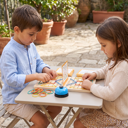 Gioco Montessori di Geometria in Legno con Elastici Colorati